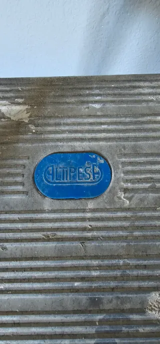 Escalera plegable de aluminio