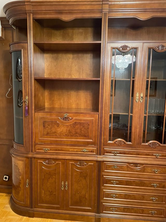 Mueble mural salón madera y cristal