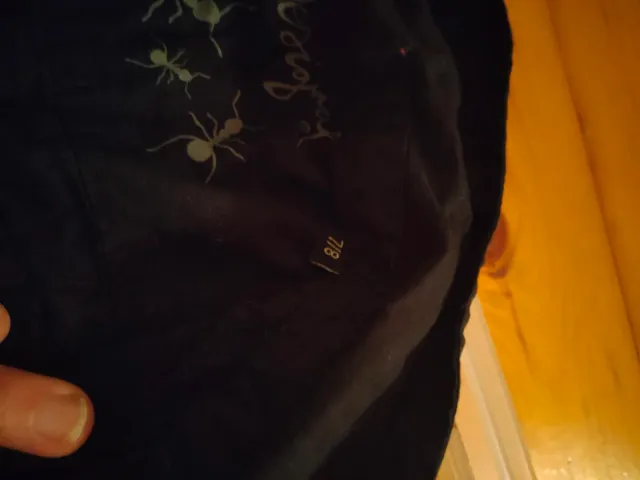 Camisa negra con estampado infantil