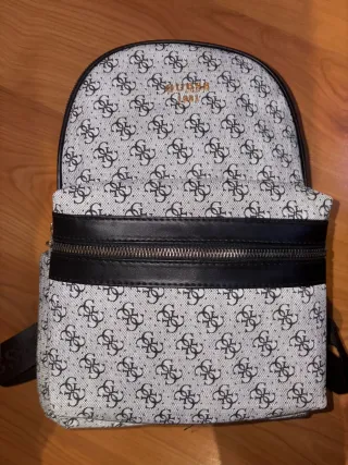 Mochila Guess Logo Gris y Negro