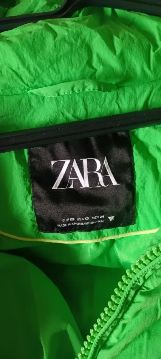 Abrigo verde acolchado Zara