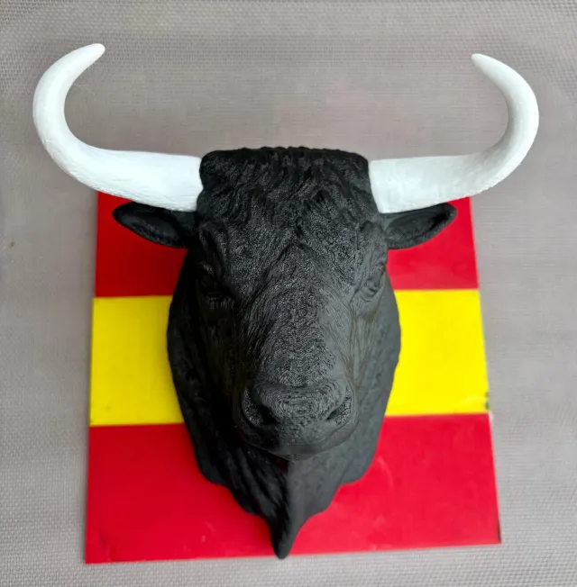 Trofeo Cabeza de Toro Negra con Cuernos Blancos