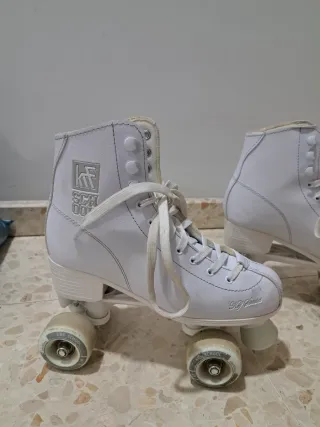 Patines de 4 ruedas blancos
