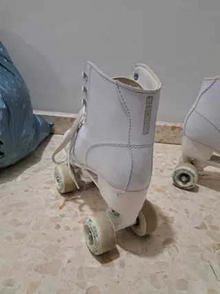 Patines de 4 ruedas blancos