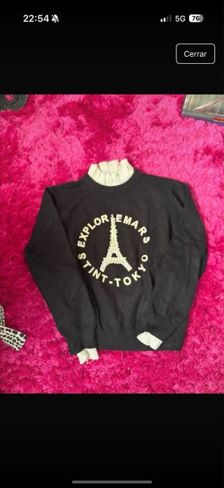 Jersey negro con cuello alto y detalle Torre Eiffe