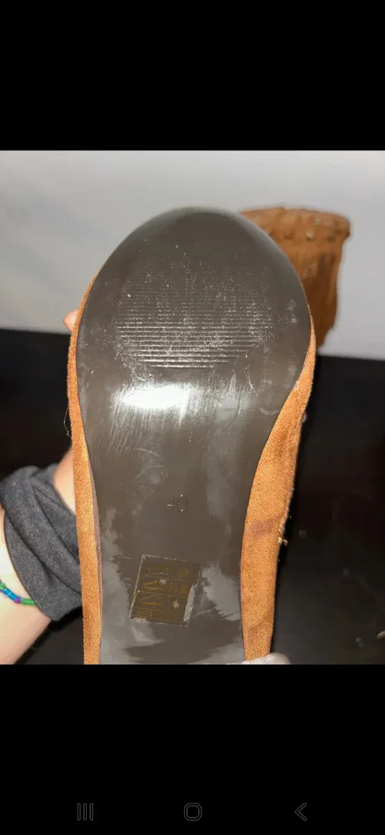 Botines tacón flecos tachuelas talla 40