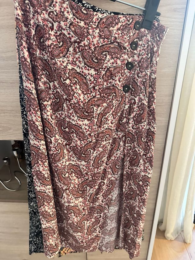 Falda Stradivarius paisley talla 38