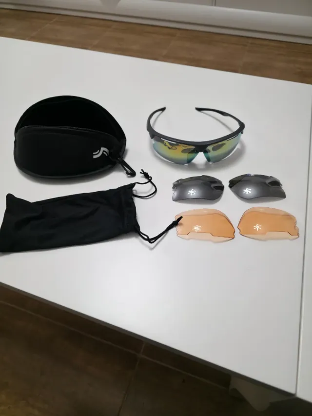Gafas de sol deportivas con funda