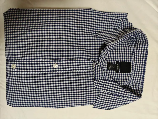 Camisa de cuadros azul y blanca