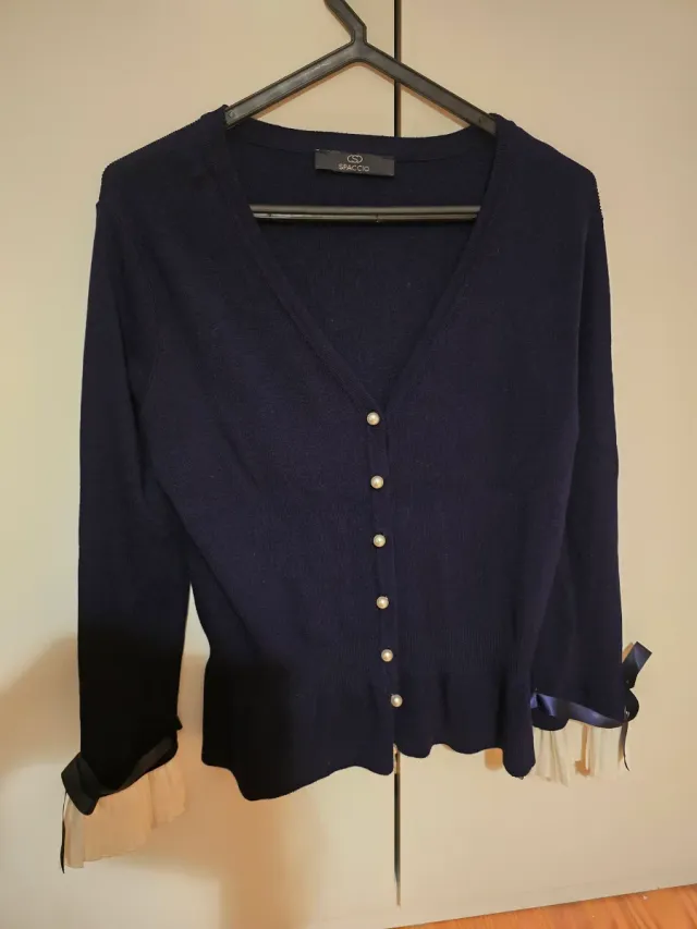Cardigan Spaccio azul com botões pérola
