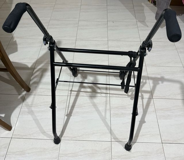 Andador Negro De Adultos Completamente Nuevo