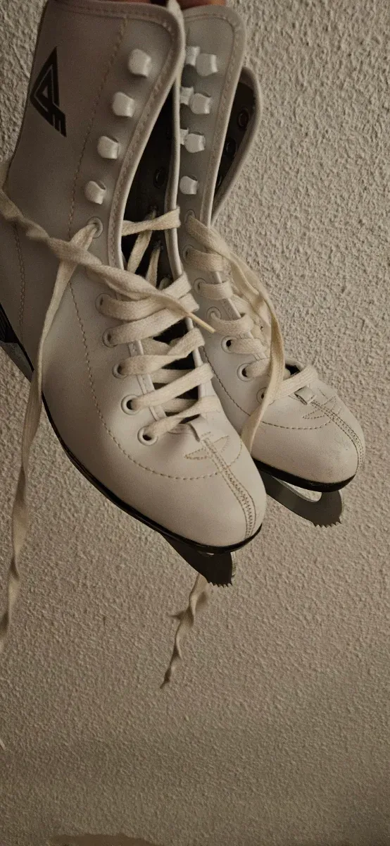 Patines de hielo blancos