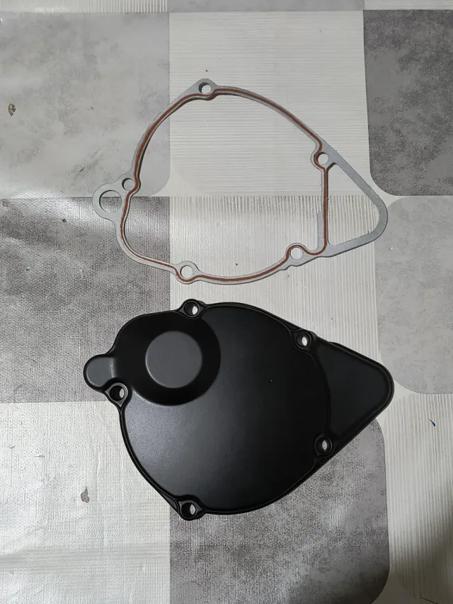 Tapa de Motor Cubre Carter + Junta Suzuki GSF600 