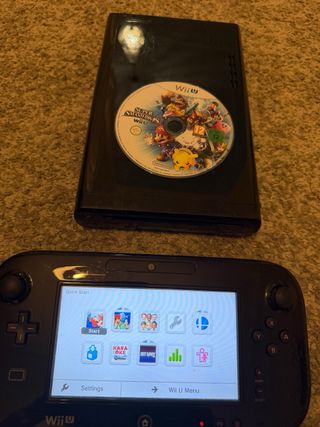 Nintendo Wii U + 2 mandos + 1 juego