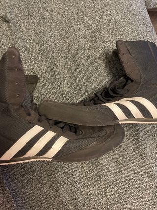Zapatillas boxeo Adidas negras y blancas