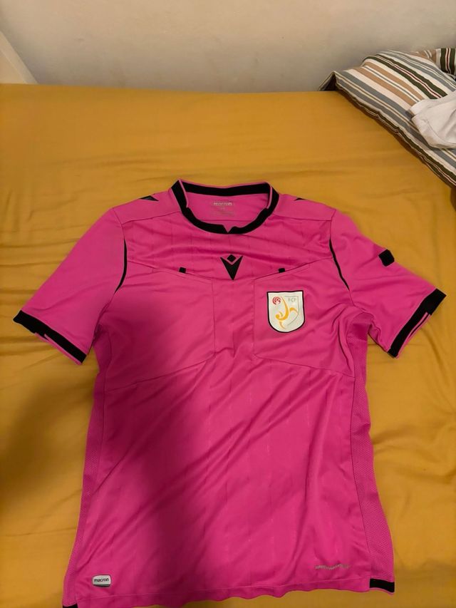 Camiseta árbitro rosa Macron