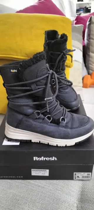 Botas negras  de cordones tipo snow Refresh