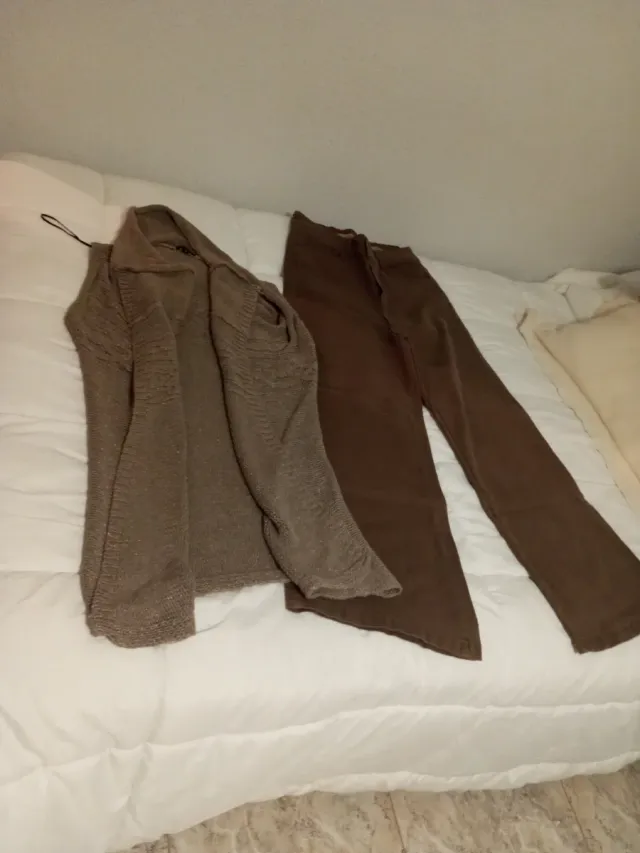 Lote Ropa Chica Marrón y Dorado