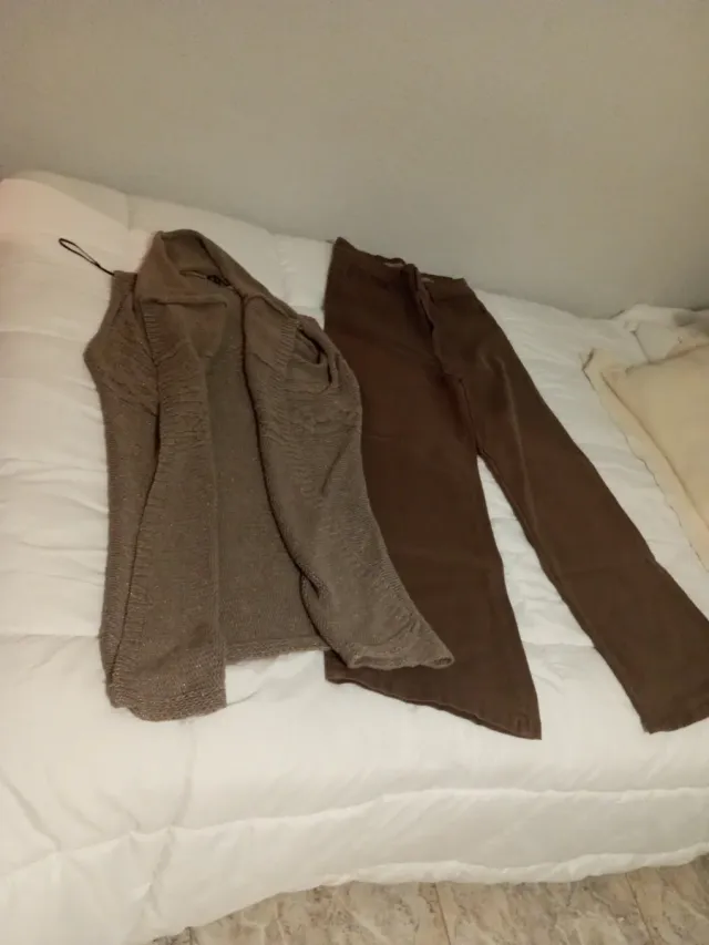 Lote Ropa Chica Marrón y Dorado