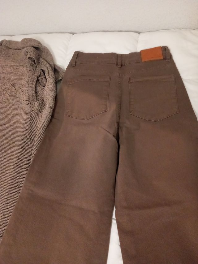 Lote Ropa Chica Marrón y Dorado