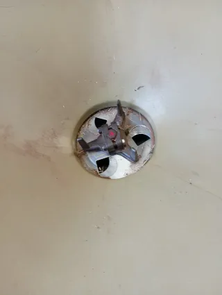 Abonadora suspendida en buen estado 1000kg