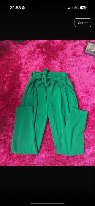 Pantalón verde con cinturón