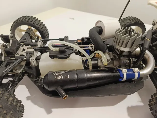 Thunder Tiger EB4 S2 RC gasolina + Extras