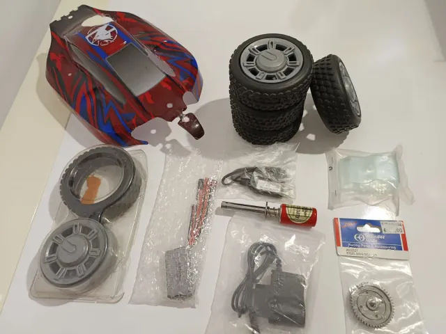 Thunder Tiger EB4 S2 RC gasolina + Extras