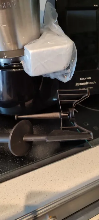 Taurus Mycook Touch Black Edition con accesorios.