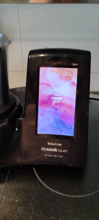 Taurus Mycook Touch Black Edition con accesorios.