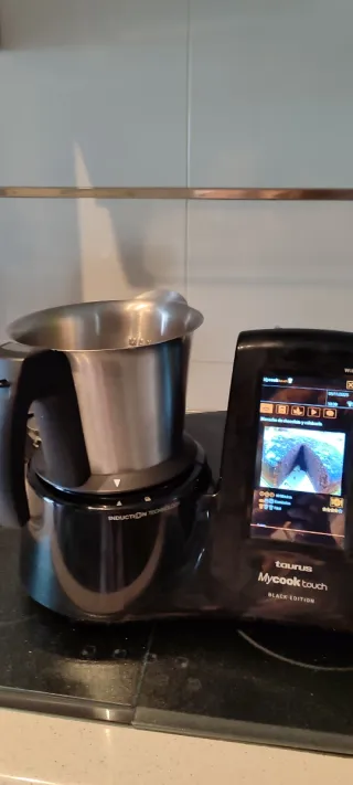 Taurus Mycook Touch Black Edition con accesorios.