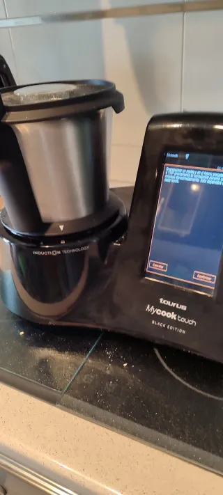 Taurus Mycook Touch Black Edition con accesorios.