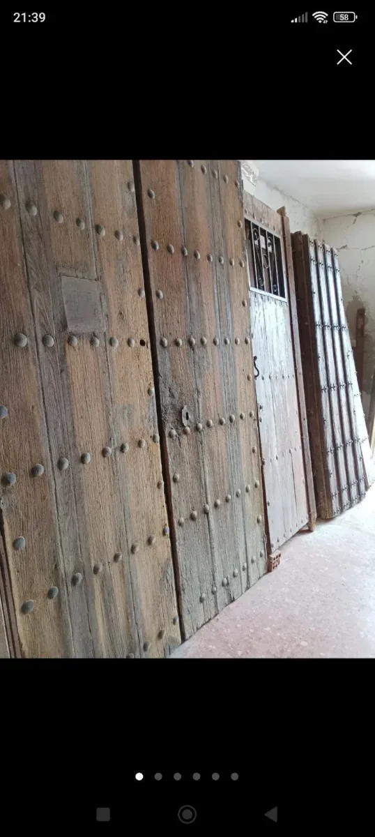 Portón antiguo de madera 250x150