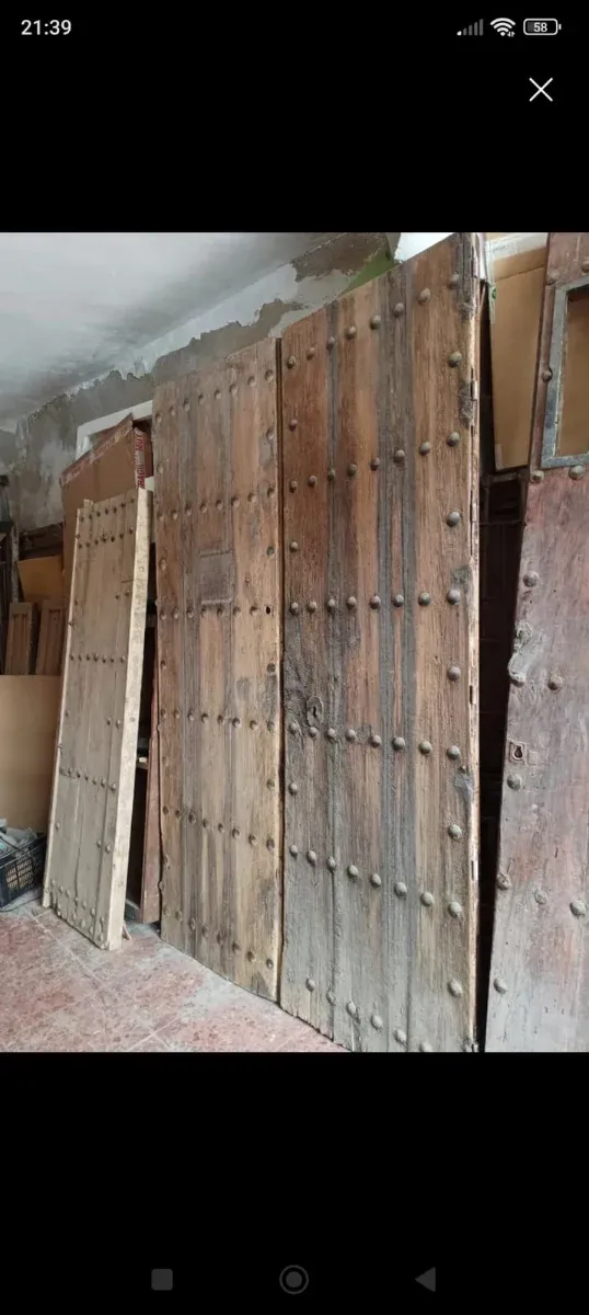 Portón antiguo de madera 250x150