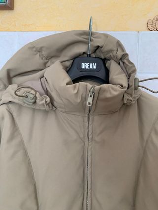 Giubbino piumino beige con cappuccio donna Sisley