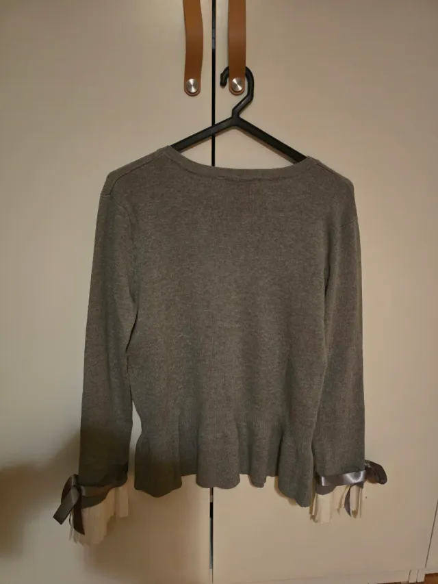 Blusa Spaccio Cinza com Detalhes Brancos