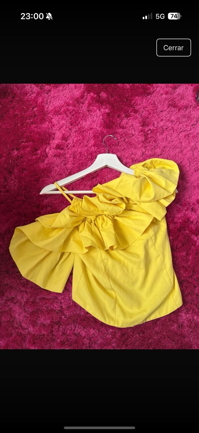 Top amarillo con volantes