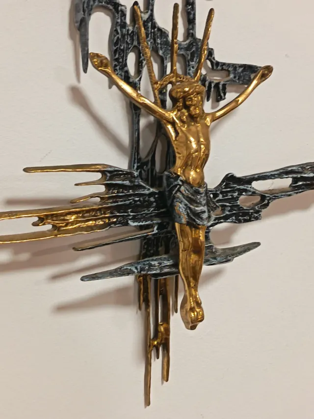 Cristo de Dalí Bronce Dorado