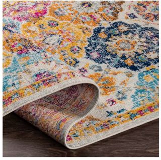 Alfombra multicolor estilo oriental