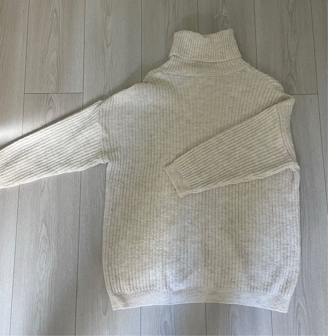 Jersey cuello alto beige talla única