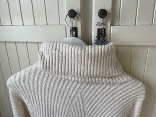 Jersey cuello alto beige talla única