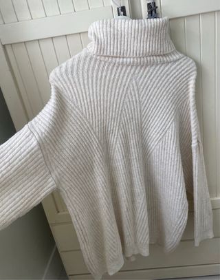 Jersey cuello alto beige talla única