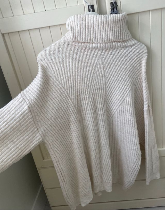 Jersey cuello alto beige talla única