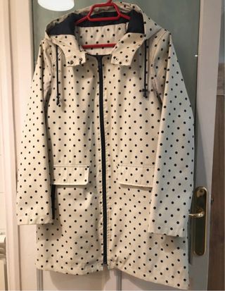 Chubasquero Dunnes Stores con desgaste en axilas