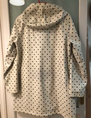 Chubasquero Dunnes Stores con desgaste en axilas