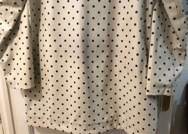 Chubasquero Dunnes Stores con desgaste en axilas