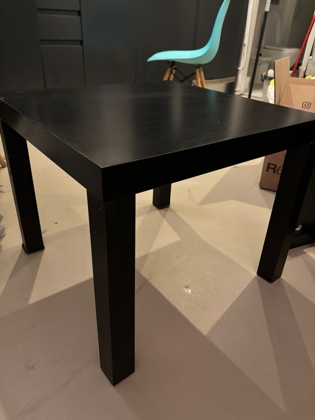 Mesita auxiliar cuadrada negra