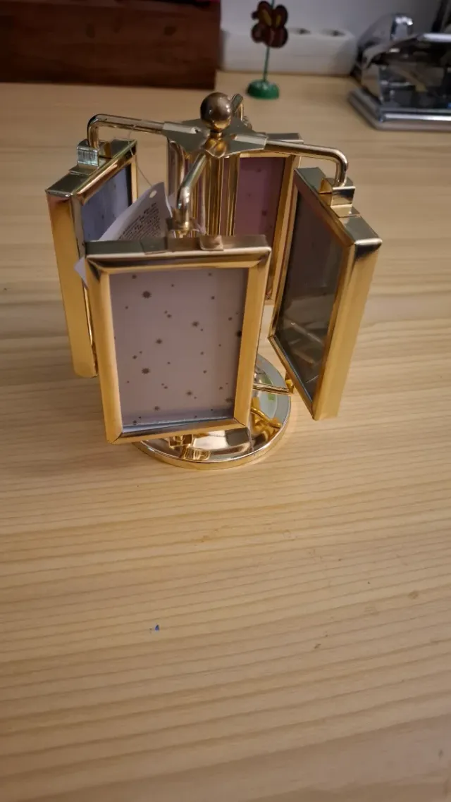 Marco de fotos giratorio dorado