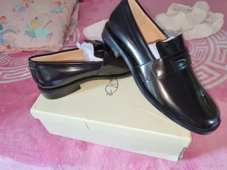 Zapatos negros estilo tabi