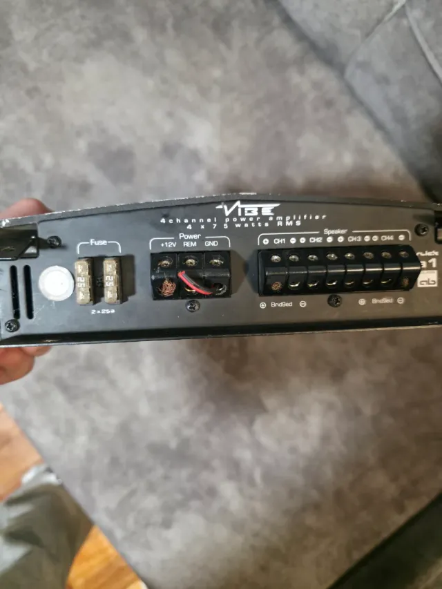 Amplificador Vibe Slick A1 800W